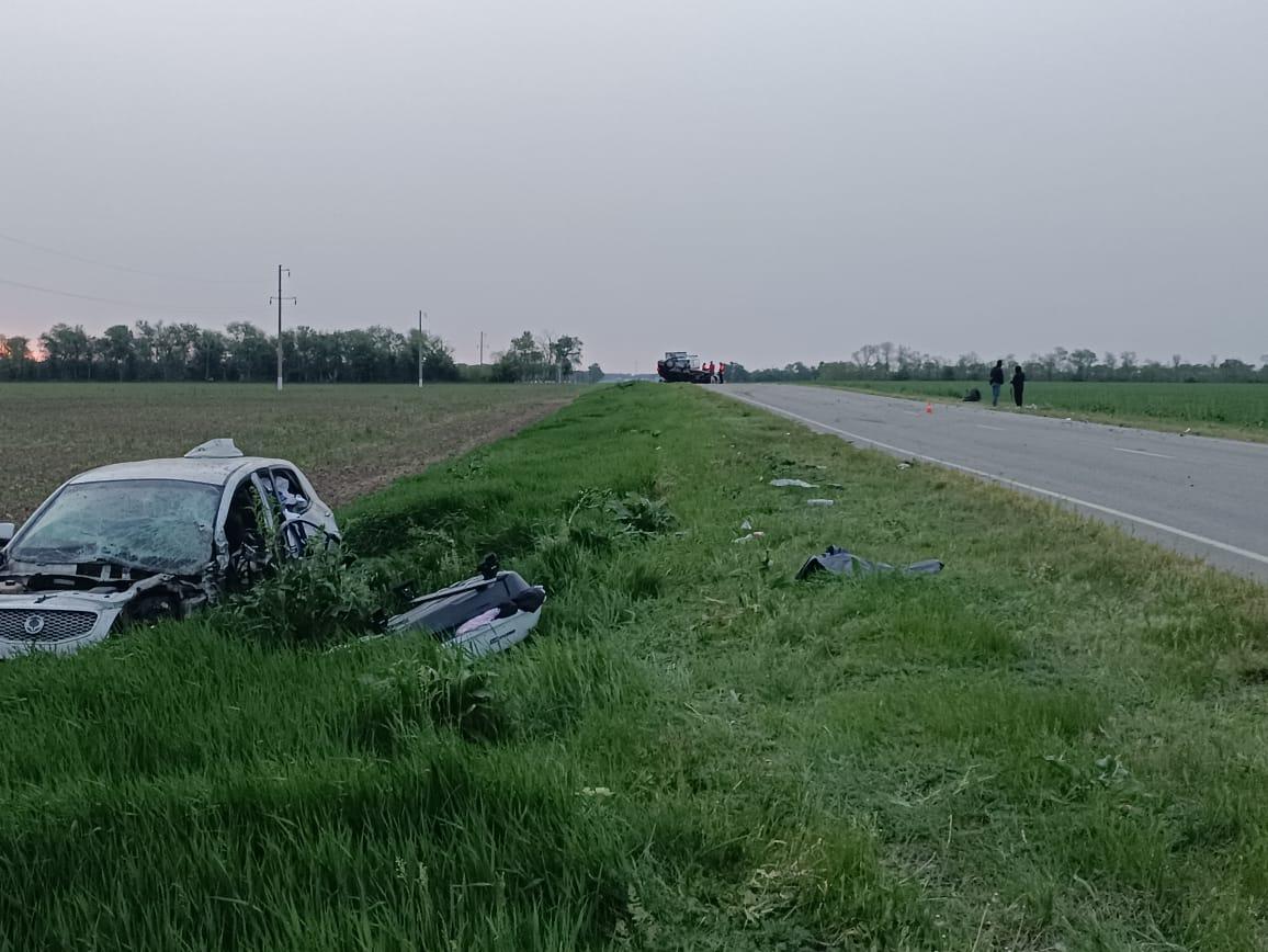 При встречном столкновении в Ипатовском округе опрокинулся один из автомобилей