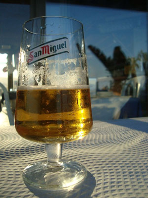 Испанское пиво. Фото бокала Крузкампо не оказалось. Но Сан Мигель - тоже неплохое пиво =)
