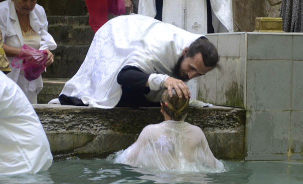 Более ста человек приняли  крещение в лесных родниках