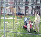 Детская площадка... за забором