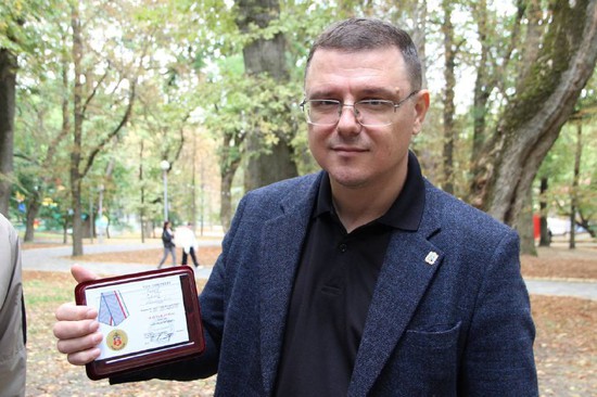 Сергей Зинев с медалью. Миннац Ставропольского края
