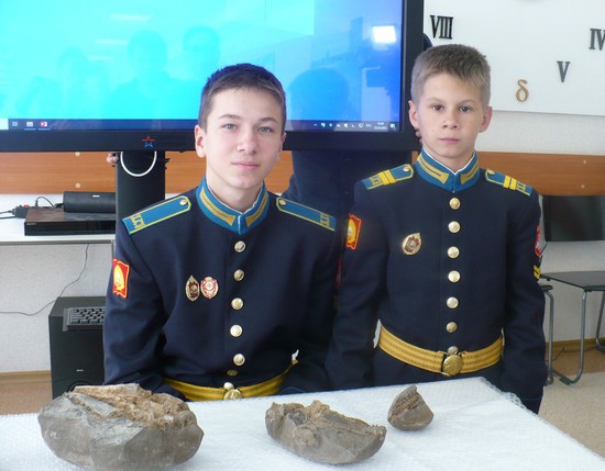 Юные кадеты Ставрополя, нашедшие останки, скорее всего, древнего дельфина