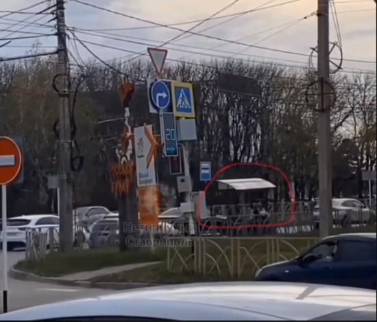 Самоходная установка на проспекте Кулакова. Скриншот из видео ГИБДД Ставропольского края
