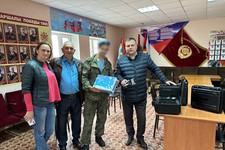 Волонтерские группы передали гуманитарный груз бойцу. Администрация Новоалександровского округа
