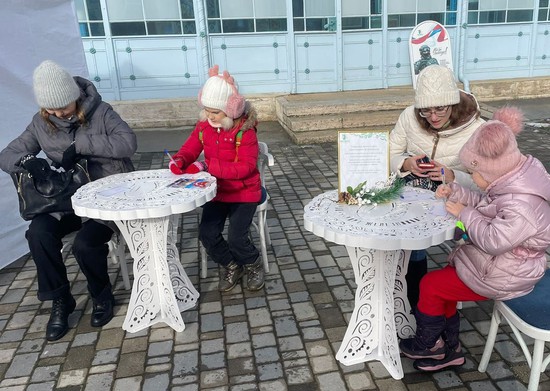 Дети пишут письма Южному Деду Морозу. Пресс-служба администрации г. Железноводска