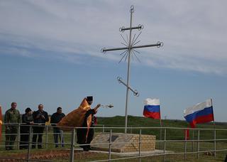 В степи, где 240 лет назад гремел неравный бой, казаки установили поклонный крест, казачество, история, крест