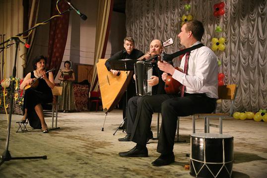 Перед юными дарованиями выступил квартет русских народных инструментов «Славица» Ставропольского краевого колледжа искусств.