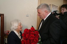 Матрёну Семёновну Наздрачёву поздравил глава администрации Ставрополя Андрей Джатдоев