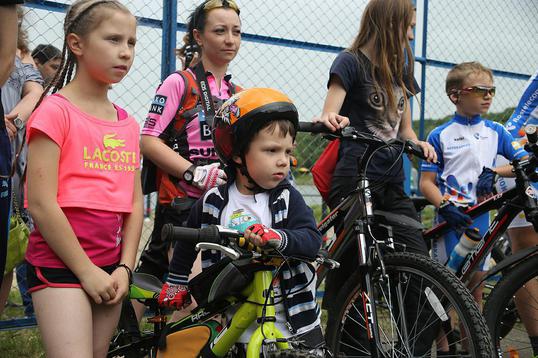 Юные велосипедисты готовы к старту., активный, отдых