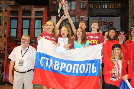 Ставропольцы —  чемпионы Европы на пьедестале почета.