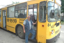 Водитель троллейбуса С. Н. Аракелян к выходу на линию готов. (Фото Юрия Рубинского)