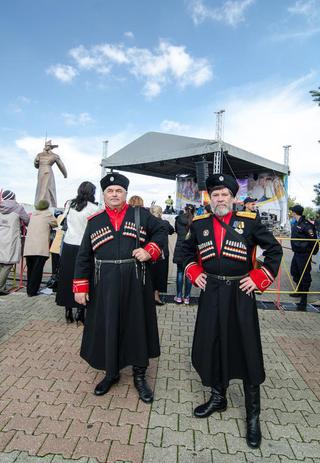 Участники городского фестиваля казачьих и славянских традиций, казаки, день города