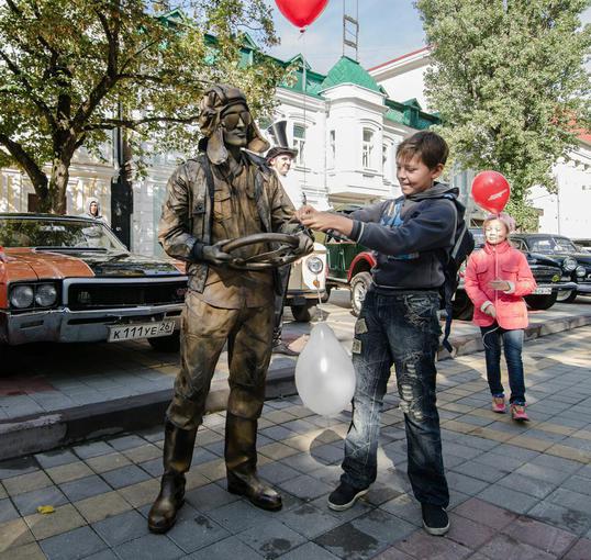 Живые статуи на проспекте Октябрьской революции, Ставрополь, живые статуи, день города