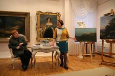Зоя Белая и Людмила Волошенко рассказывают  о реставрированных картинах.