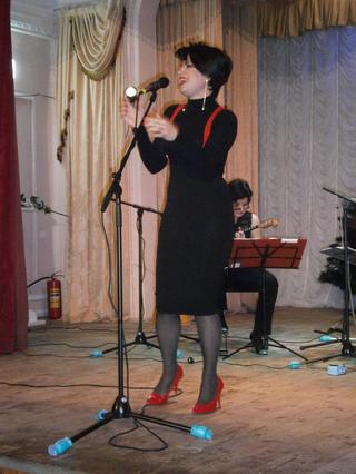 Поёт Наталья Амирокова.