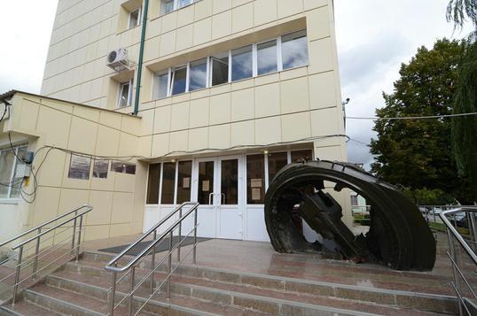 Башня грузинского танка на входе в министерство юстиции., Южная, Осетия