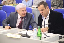 Депутаты Виталий Коваленко и Валерий Черницов: дискуссия и поиск компромиссов.