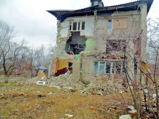  Артиллерия нацгвардии Украины  планомерно расстреливает жилые кварталы Первомайска.