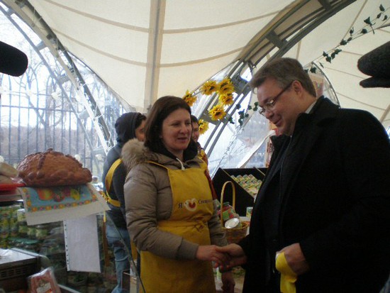 Губернатор Владимир Владимиров посетил ярмарку ставропольских производителей.