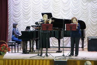 Выступает трио в составе Лидии Аракеловой, Татьяны Малашенко и Анжелики Темченко