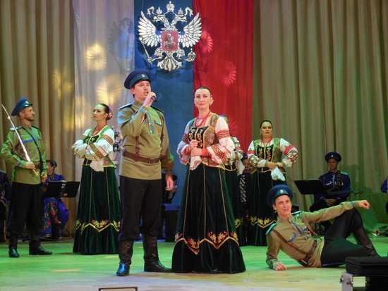 «Ставрополье» выступает в Доме офицеров Владикавказа.