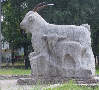 Памятник козе в центре Урюпинска –  единственный в своем роде