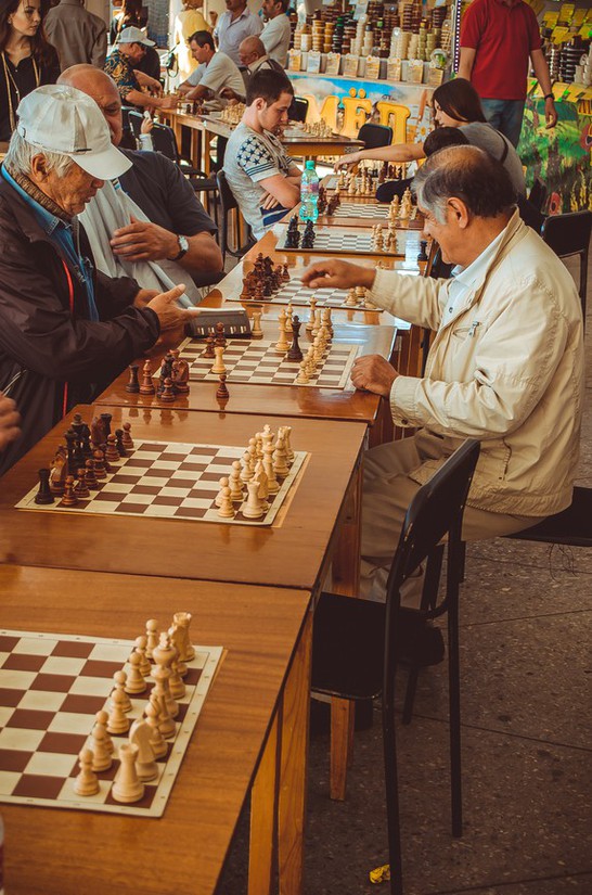Под стенами Кисловодской колоннады прошел открытый турнир по шахматам