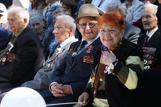 Почётные гости праздника - ветераны войны