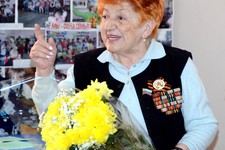 На снимке Людмилы Барабаш - участница  ВОВ капитан связи  Д.Г.Бежанова.