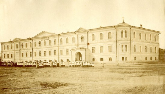 Здание Александровской гимназии (ныне - жилой дом на улице Советской, 1). 