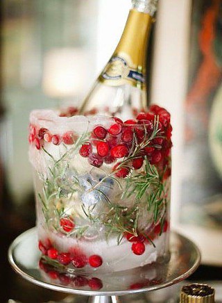 Оригинальный декор шампанского на Новый год