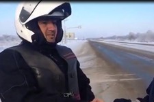 В Ставропольском крае автоинспекторы оказали помощь французскому байкеру