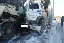 На трассе в Ставропольском крае столкнулись пассажирский «Икарус» и грузовик
