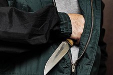 В Кисловодске мужчина с ножом набросился на сотрудника полиции