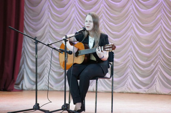 Елизавета Мурга выбрала для выступления песню «Есть только миг» из кинофильма «Земля Санникова». 