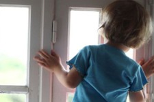 2-летняя девочка выпала из окна больницы в Ставропольском крае