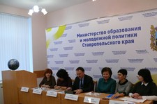 Министр образования и молодежной политики СК Евгений Козюра  провел пресс-конференцию