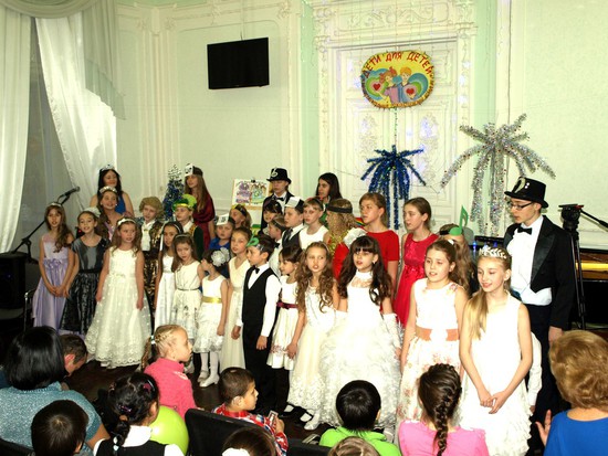 Вот уже восьмой год в рамках проекта «Дети для детей» в детской музыкальной школе № 1 Ставрополя проходит благотворительное представление под названием «Королева Гамма»