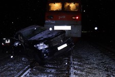 На Ставрополье иномарка столкнулась с локомотивом, два человека пострадали. Фото УГИБДД ГУ МВД России по СК. 