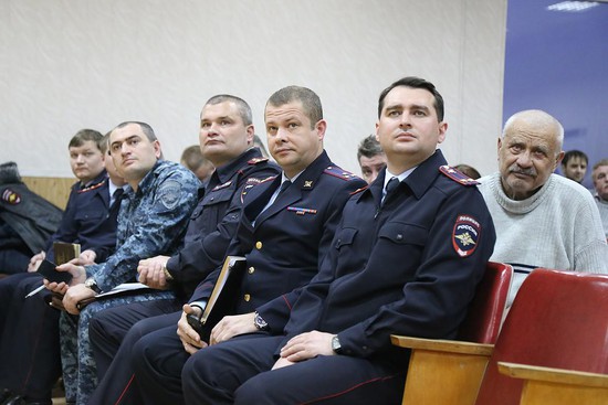 На вопросы ставропольцев готовы были отвечать начальники районных отделов и других служб полиции.