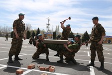 Традиционные показательные выступления  десантников 247-го гвардейского полка.