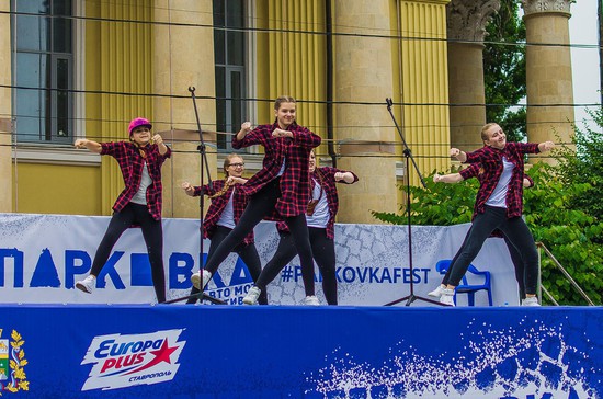 В Ставрополе на площади Ленина прошёл первый межрегиональный автомотофестиваль «Парковка»