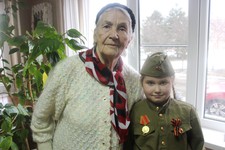 Фото на память после концерта: Александра Бойко с ветераном Великой Отечественной войны