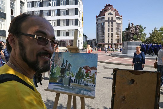  Творческое сообщество Ставрополя уже увековечило  новый памятник в своих картинах.