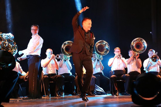 Олег Меньшиков и его оркестр на ставропольской сцене.