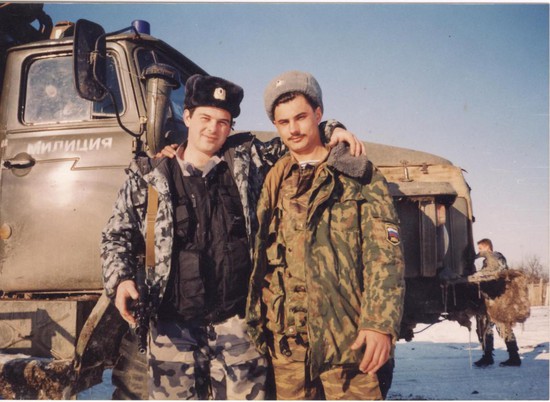 Таким он парнем был. Александр Черненко (слева) с другом.