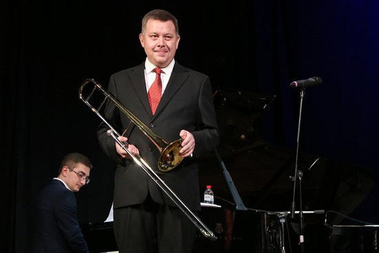 Павел Овчинников, выпускник Ставропольского училища искусств, а сегодня - солист джаз-оркестра Игоря Бутмана, выступил на родине.
