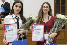 П. Амирова и К. Крыласова, призеры конкурса бизнес-проектов.