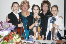 Слева направо: Мария Шелухина, Виктория Толкачёва, Виктория Аракелян, Любовь Назгаидзе и Юлия Карабаева.