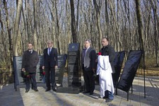На открытии обновленного мемориала в ставропольском Русском лесу.